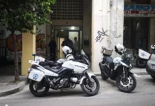 Μυστηριώδης θάνατος γυναίκας στην Αθήνα: Βρέθηκε στον ακάλυπτο πολυκατοικίας, προσήχθη ένοικος