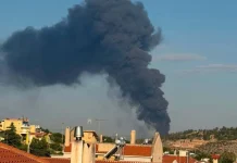 Φωτιά και έκρηξη σε εργοστάσιο στον Ασπρόπυργο: Ένας εγκαυματίας – Μήνυμα από το 112
