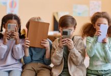 Γαλλία: Απαγόρευση χρήσης των social media σε παιδιά κάτω των 15 ετών αποφάσισε το κοινοβούλιο