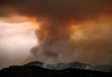 Πύρινος εφιάλτης σε Γαλλία και Ισπανία: Πάνω από 375.000 εκτοπισμένοι, ανεξέλεγκτες οι φωτιές και πρωτοφανείς καταστροφές