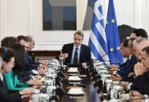 Υπουργικό υπό το βάρος της εθνικής τραγωδίας: Οι εντολές Μητσοτάκη και ο στόχος για «κλείσιμο» εκκρεμοτήτων έως το 2027