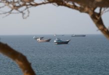 Στενό του Χορμούζ: 46 πλοία απειλεί με πρόστιμα ή και κατάσχεση το Ιράν