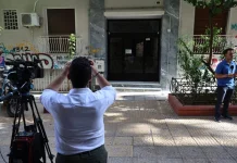 Φρίκη στην Κυψέλη: Τουλάχιστον δέκα τραύματα από μαχαίρι έφερε το βρέφος που βρέθηκε νεκρ