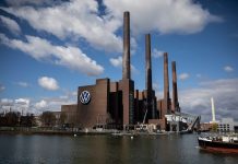 Volkswagen: «Μάχη χαρακωμάτων» διοίκησης – εργαζομένων με φόντο περικοπές ώς και 100.000 θέσεων εργασίας