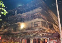 Φωτιά σε καφετέρια στη Νέα Ιωνία επεκτάθηκε σε πολυκατοικία – Απεγκλωβίστηκαν αρκετά άτομα