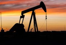 Πετρέλαιο: Το Brent κρατά τα $102 με το βλέμμα στο Ορμούζ – Η αμερικανική στρατιωτική ενίσχυση ξαναβάζει φωτιά στην αγορά
