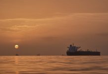 Συναγερμός στα Στενά του Ορμούζ: Δεξαμενόπλοιο χτυπήθηκε από άγνωστο βλήμα – Φωτιά στο πλοίο, ασφαλές το πλήρωμα